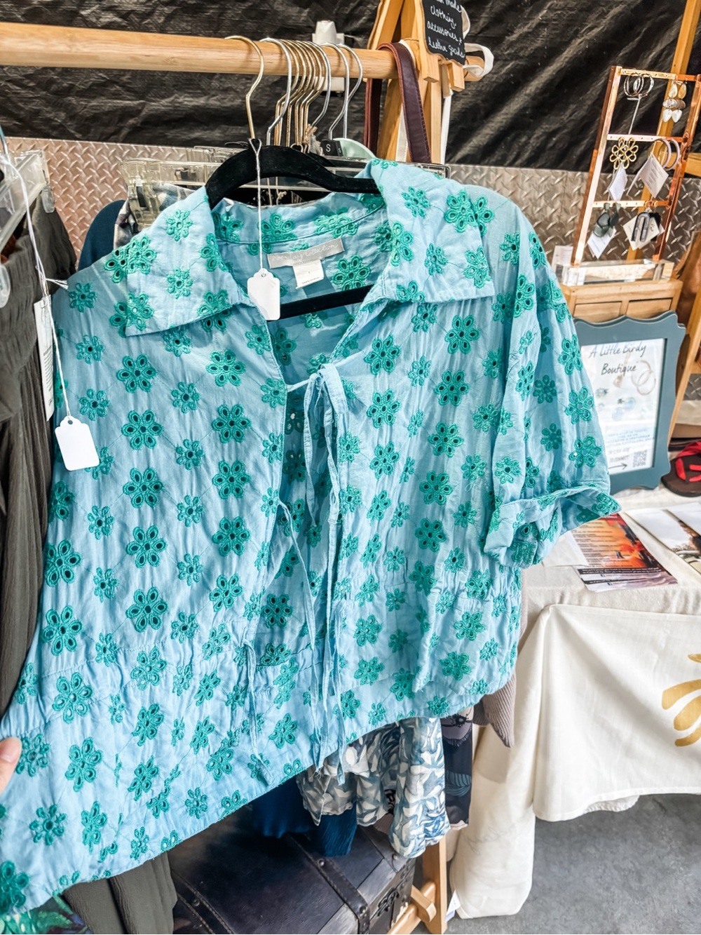 EUC Noonday aqua & green eyelet floral tie cinch blouse, size 1